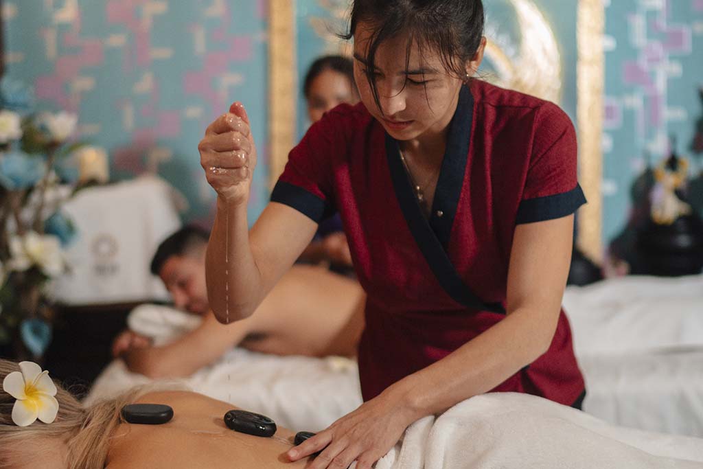 עיסוי תאילנדי זוגי במשך 60 דקות